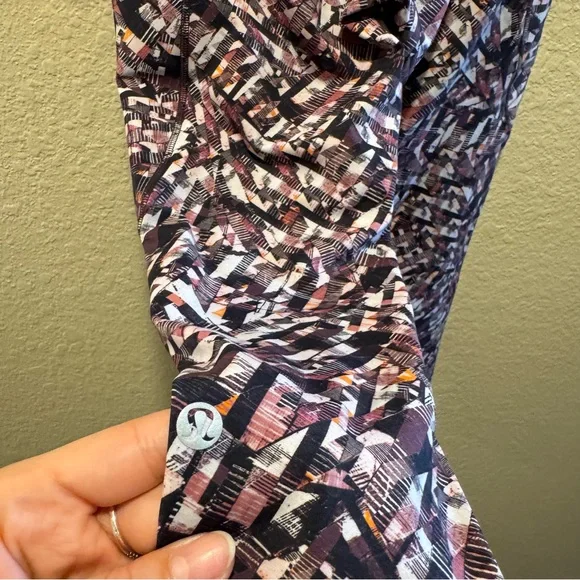 Lululemon Fast and Free Tight II 25" Nulux size 6 - Picture 7 of 8